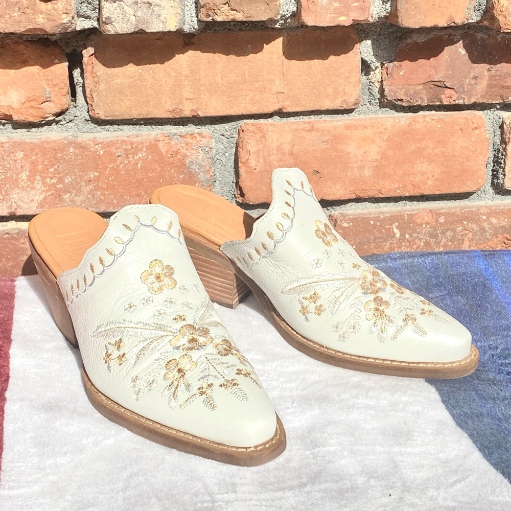 Dingo Wildflower Mules Floral Embroidered Pointed Toe Mule Womens White Size 6.5